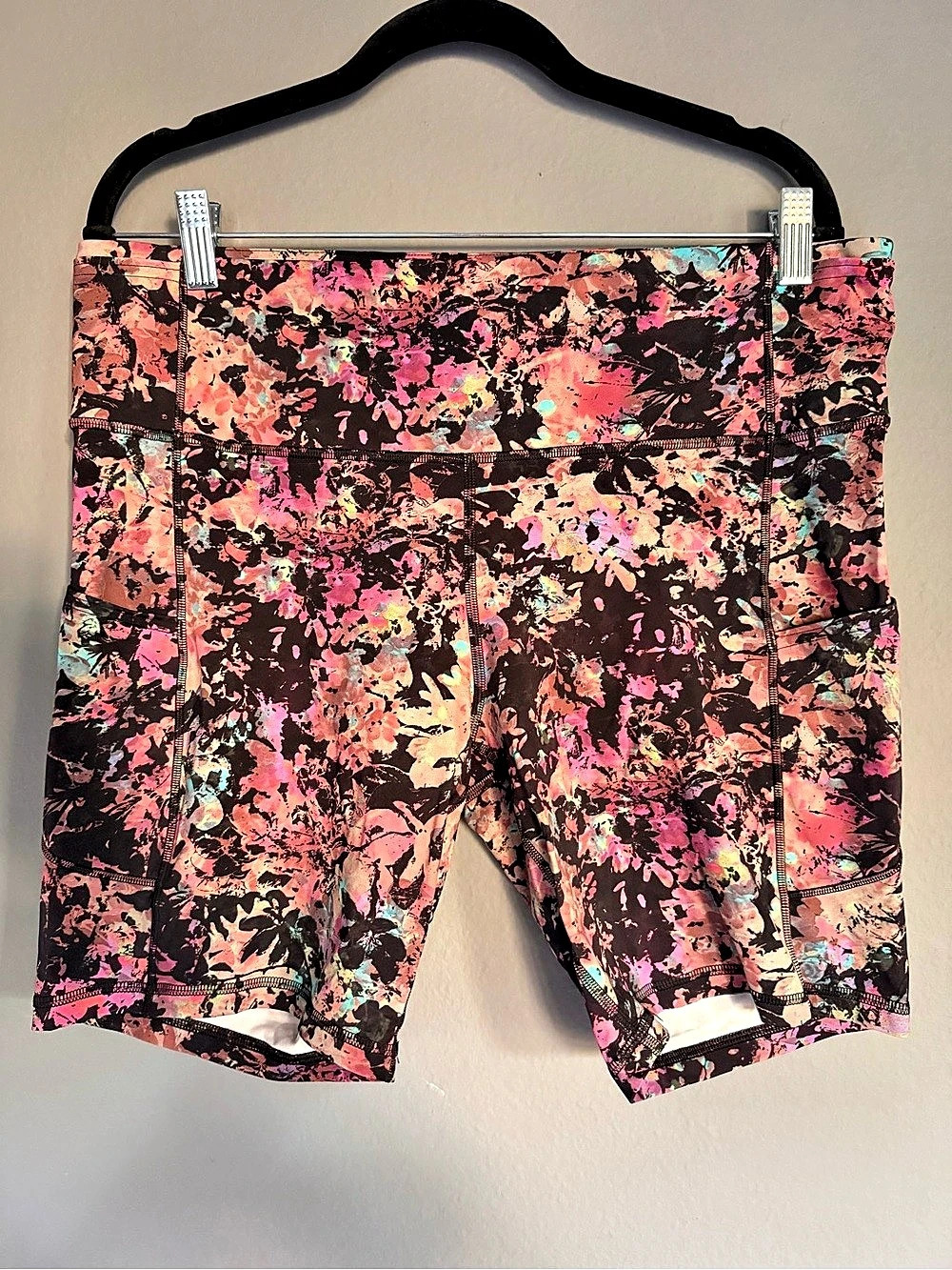 Lululemon Floral fast and free Shorts Pink & Black Size 14💕🖤💕